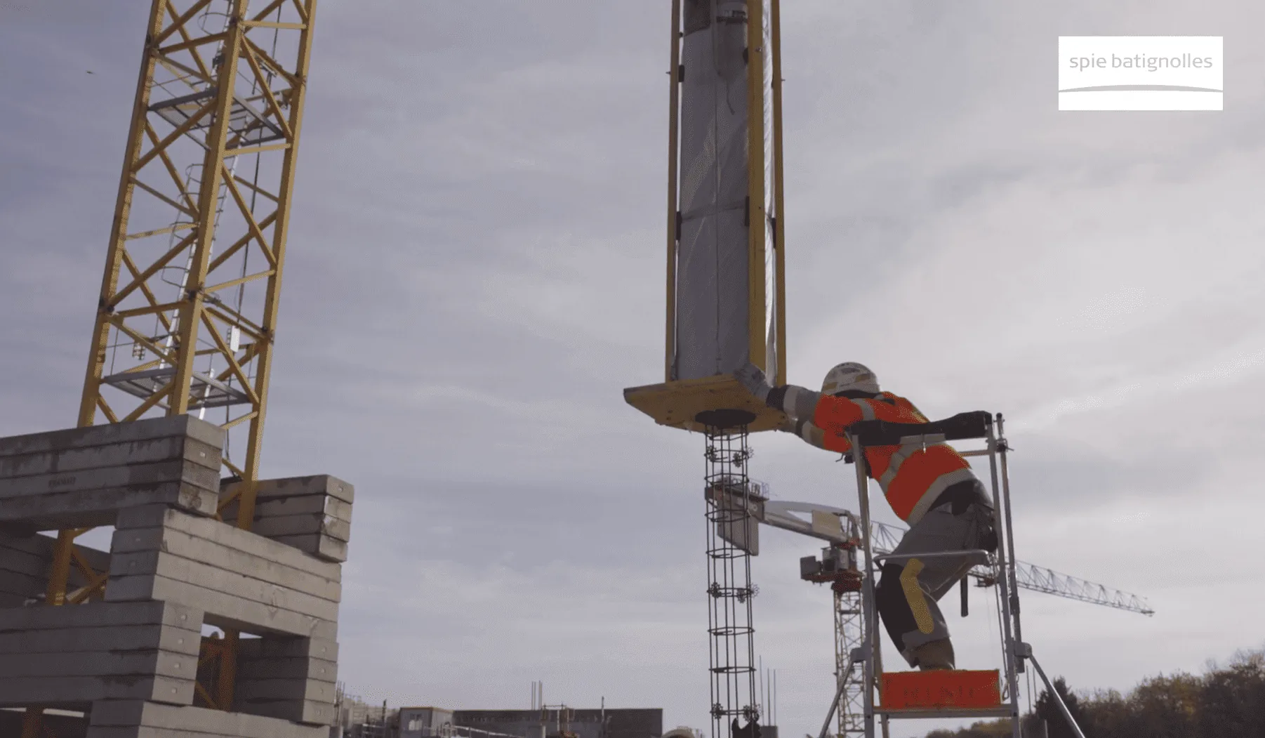 Column formwork for the Aubervilliers Olympic swimming pool