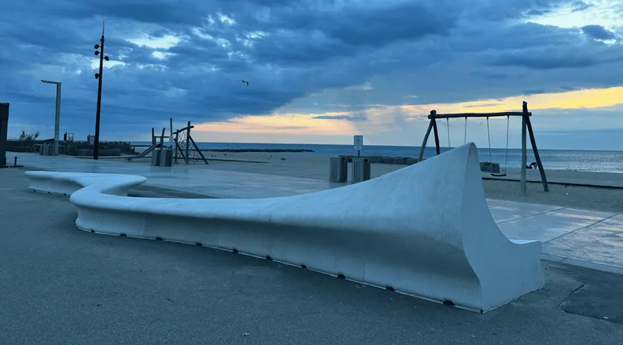Moray eel’s bench